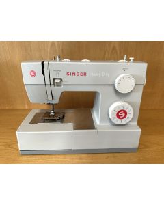 Macchina da cucire meccanica Singer Heavy Duty 4423 - Senza imballo originale, da esposizione