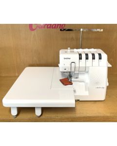 Tagliacuci Brother Airflow 3000 con infilatura elettronica a getto d'aria con Piano prolunga - DA ESPOSIZIONE